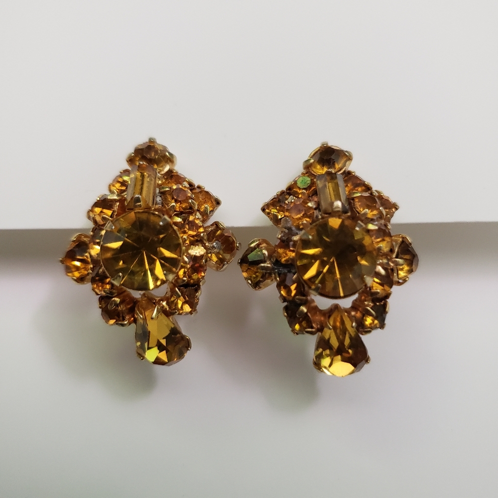 Vintage orange screw back earrings